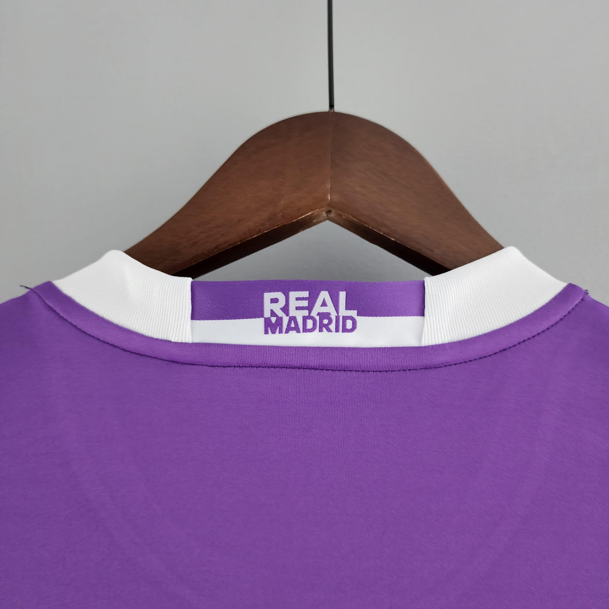Camiseta retro de visitante del Real Madrid 2016/2017