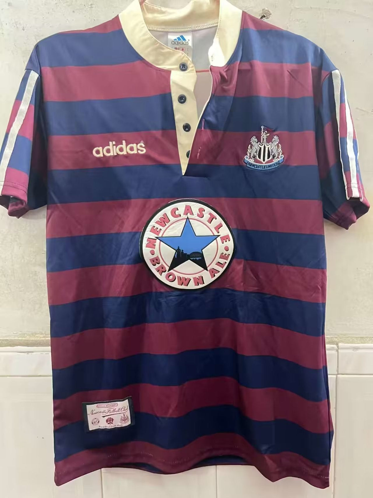 Camiseta retro de visitante del Newcastle 1995/1996