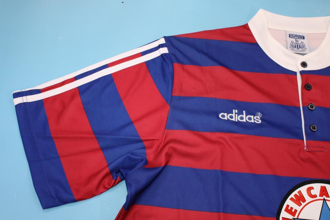 Camiseta retro de visitante del Newcastle 1995/1996