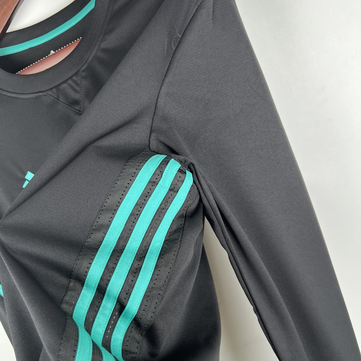 Camiseta retro de visitante del Real Madrid 2017/2018 - Manga larga