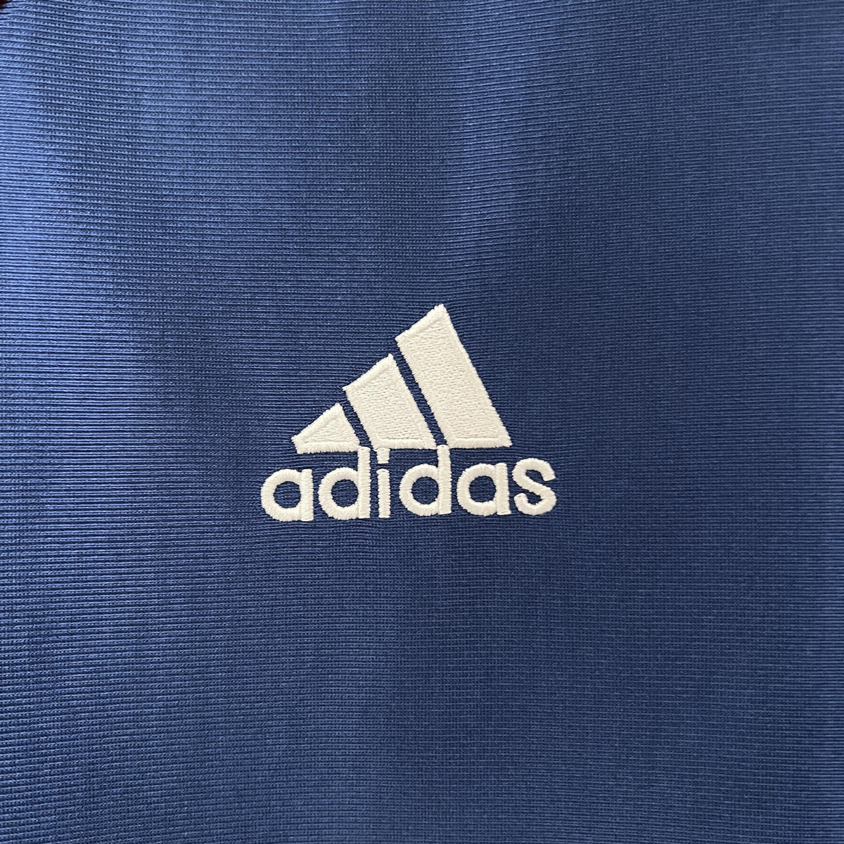 Camiseta retro de la tercera equipación del Real Madrid 1998/1999