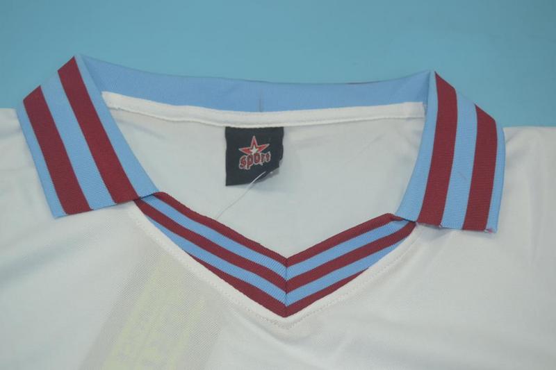 Camiseta retro de visitante del West Ham United 1980