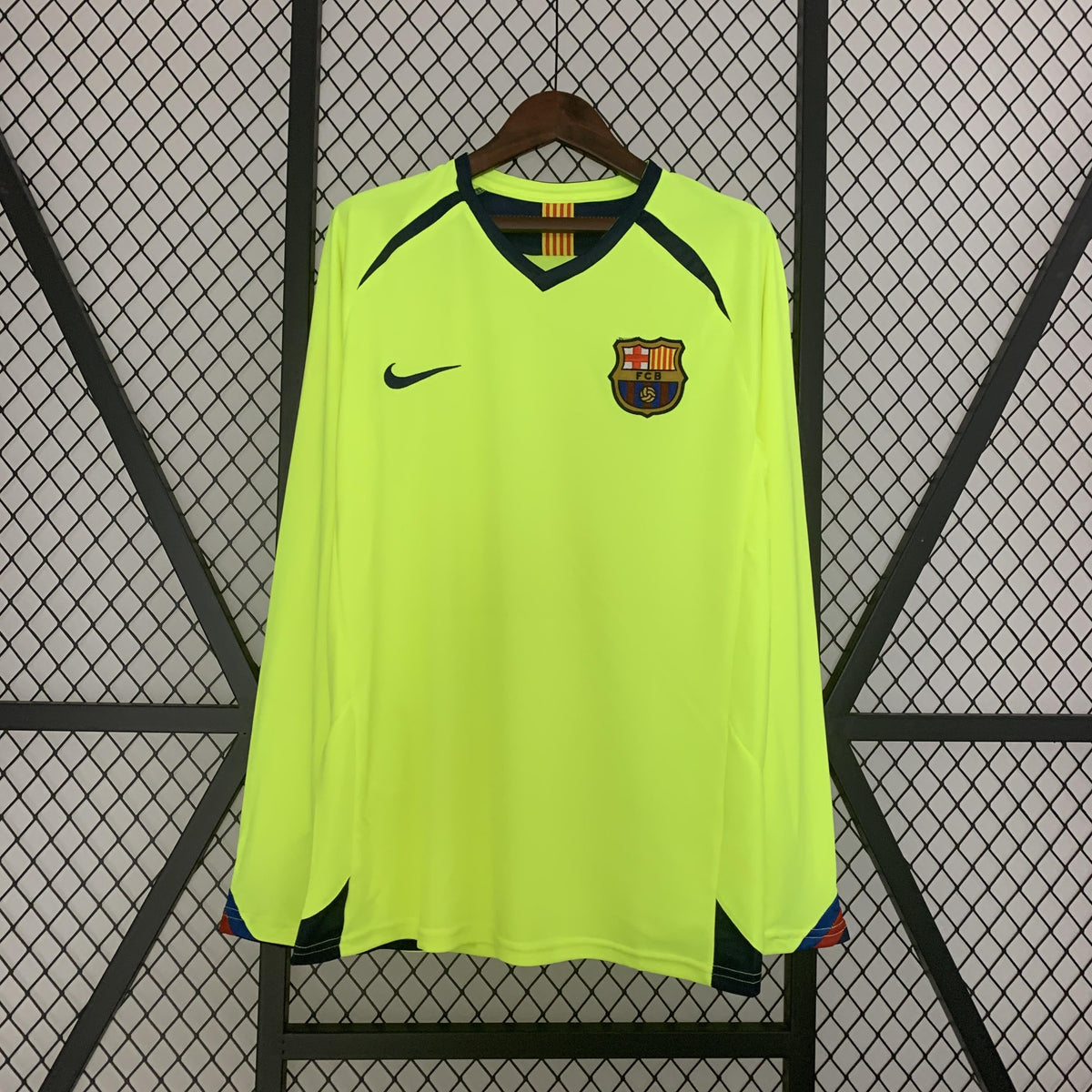 Camiseta retro de visitante del Barcelona 2005/2006 - Manga larga