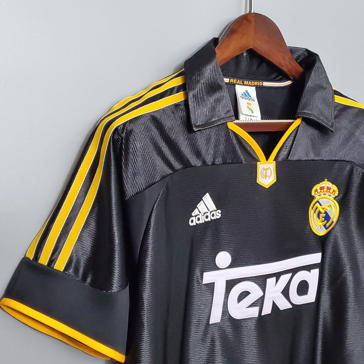 Camiseta retro de visitante del Real Madrid 1999/00
