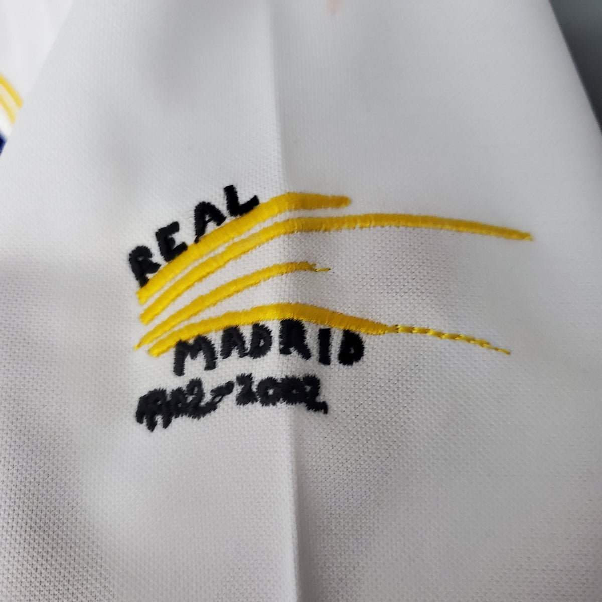 Camiseta retro de local de la Champions League del Real Madrid 2002/2003