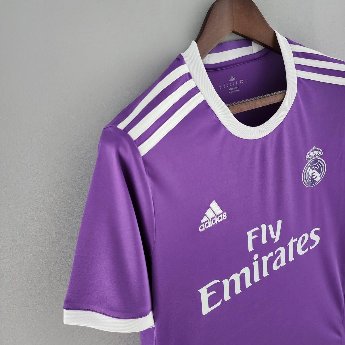 Camiseta retro de visitante del Real Madrid 2016/2017