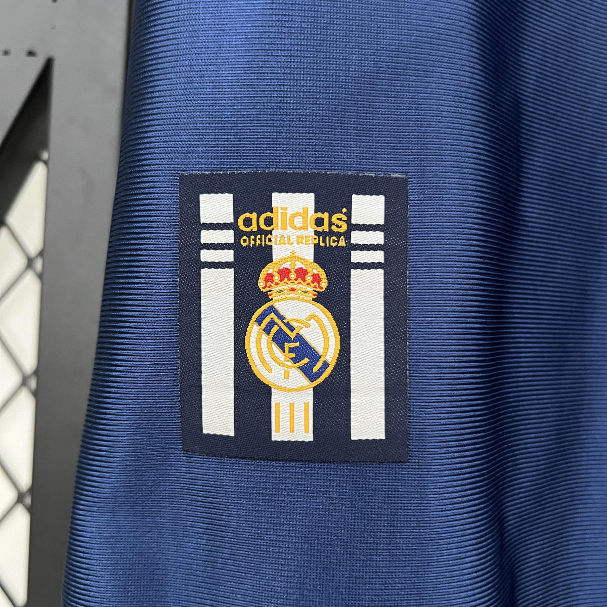 Camiseta retro de la tercera equipación del Real Madrid 1998/1999