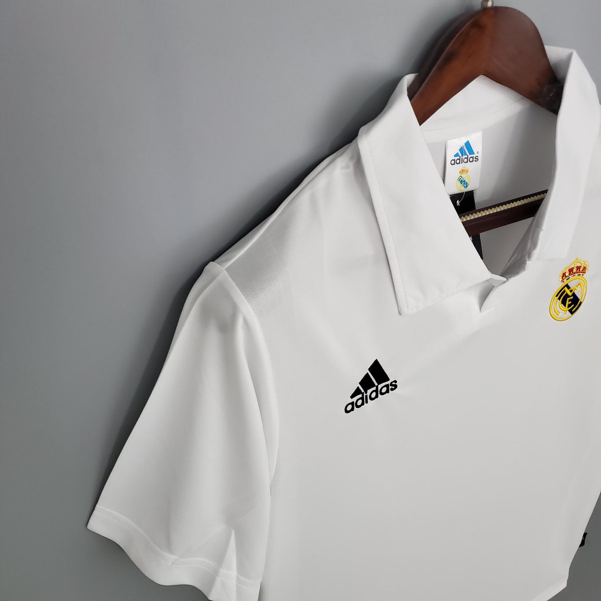 Camiseta retro de local de la Champions League del Real Madrid 2002/2003