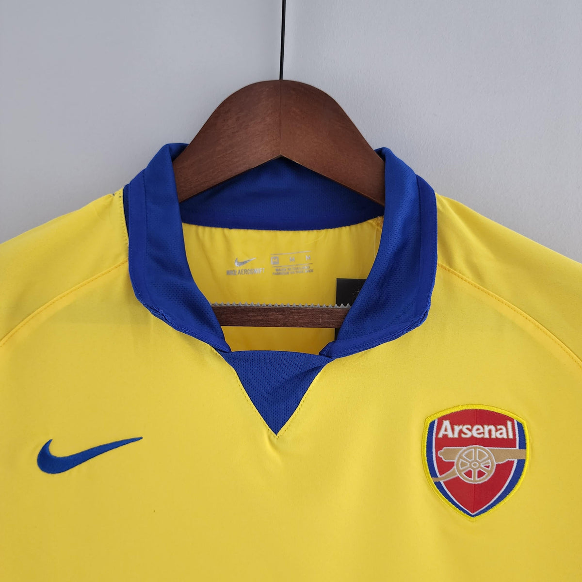 Camiseta retro de visitante del Arsenal 2003/05