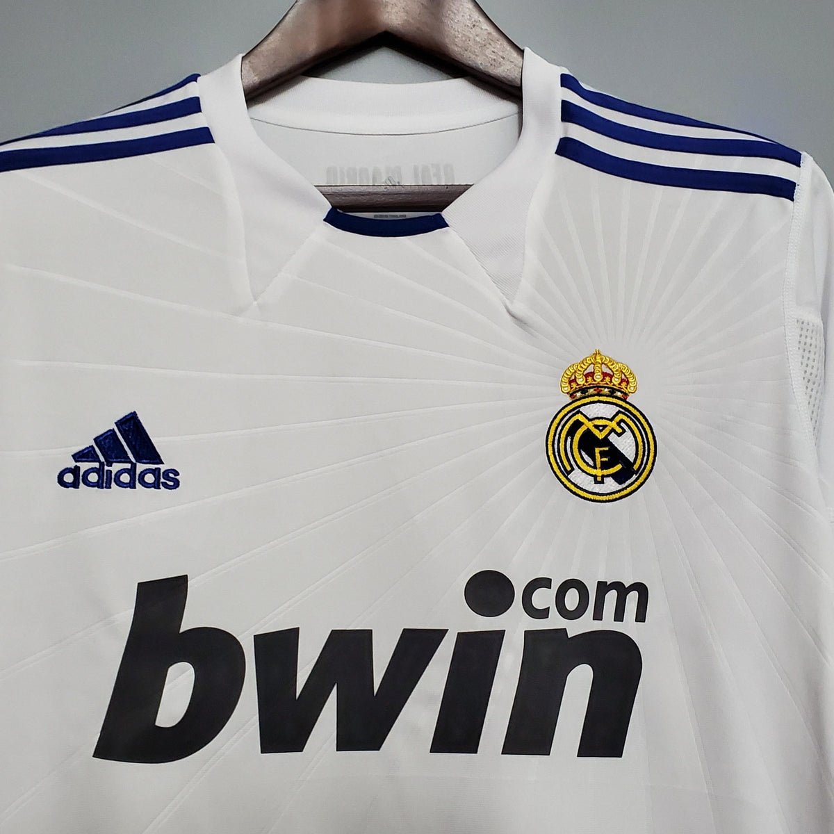 Camiseta retro local del Real Madrid 2010/2011 - Manga larga