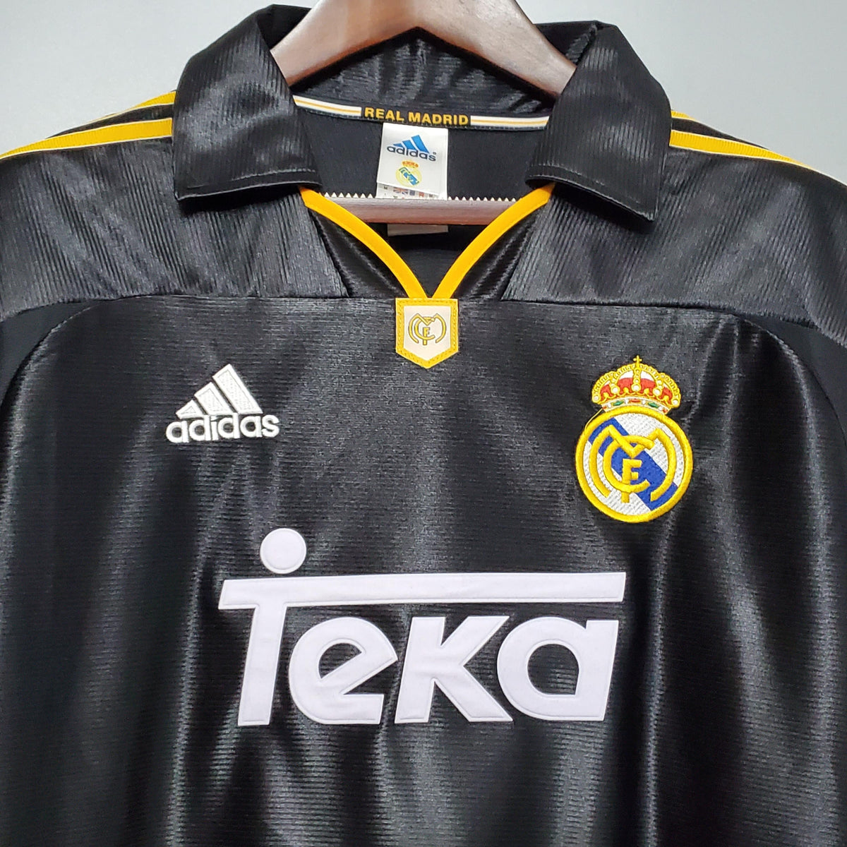 Camiseta retro de visitante del Real Madrid 1999/00