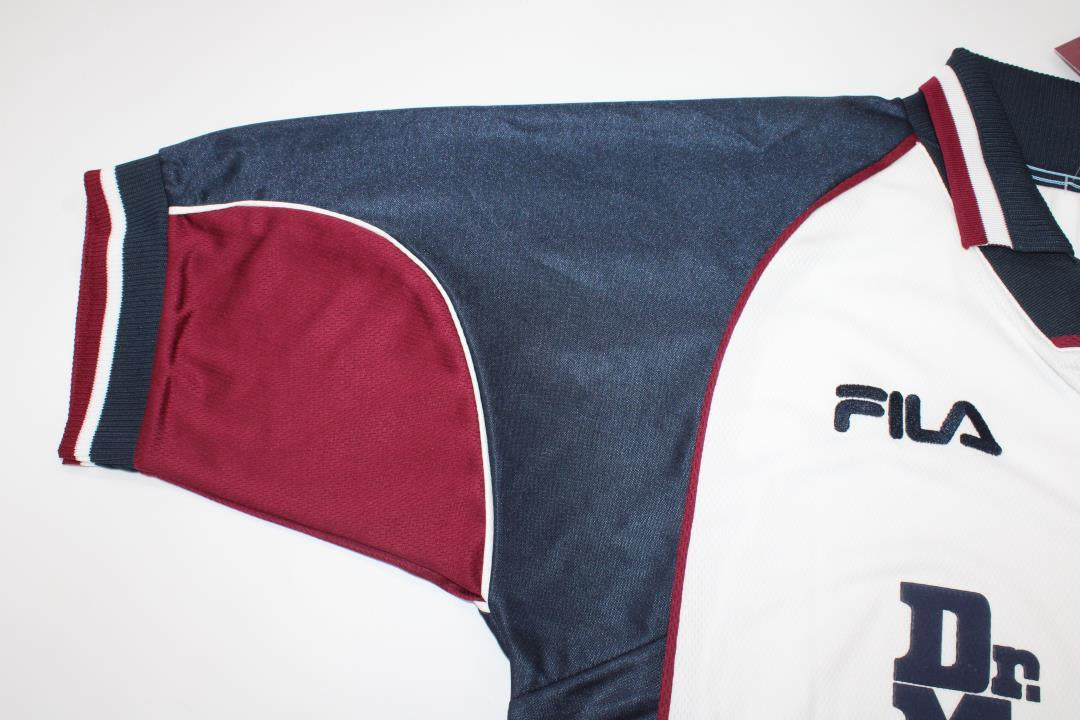 Camiseta retro de visitante del West Ham United 1999/2001