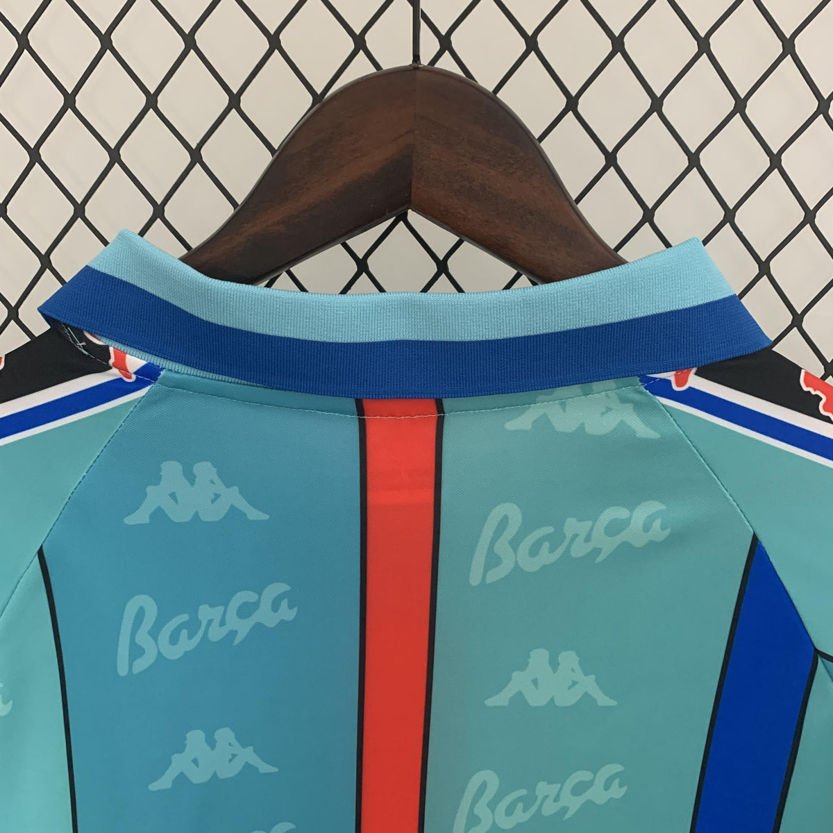 Camiseta retro de visitante del Barcelona 1996/1997 - Manga larga