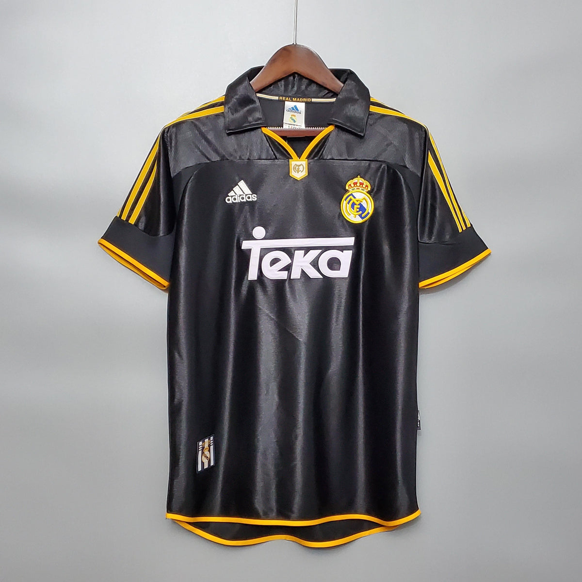 Camiseta retro de visitante del Real Madrid 1999/00