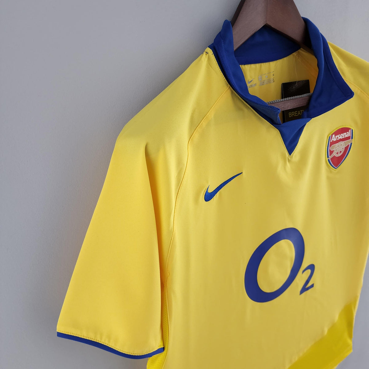 Camiseta retro de visitante del Arsenal 2003/05