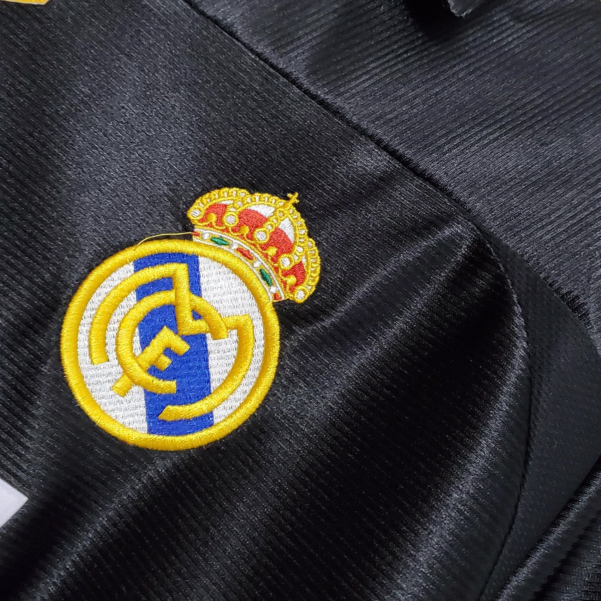 Camiseta retro de visitante del Real Madrid 1999/00