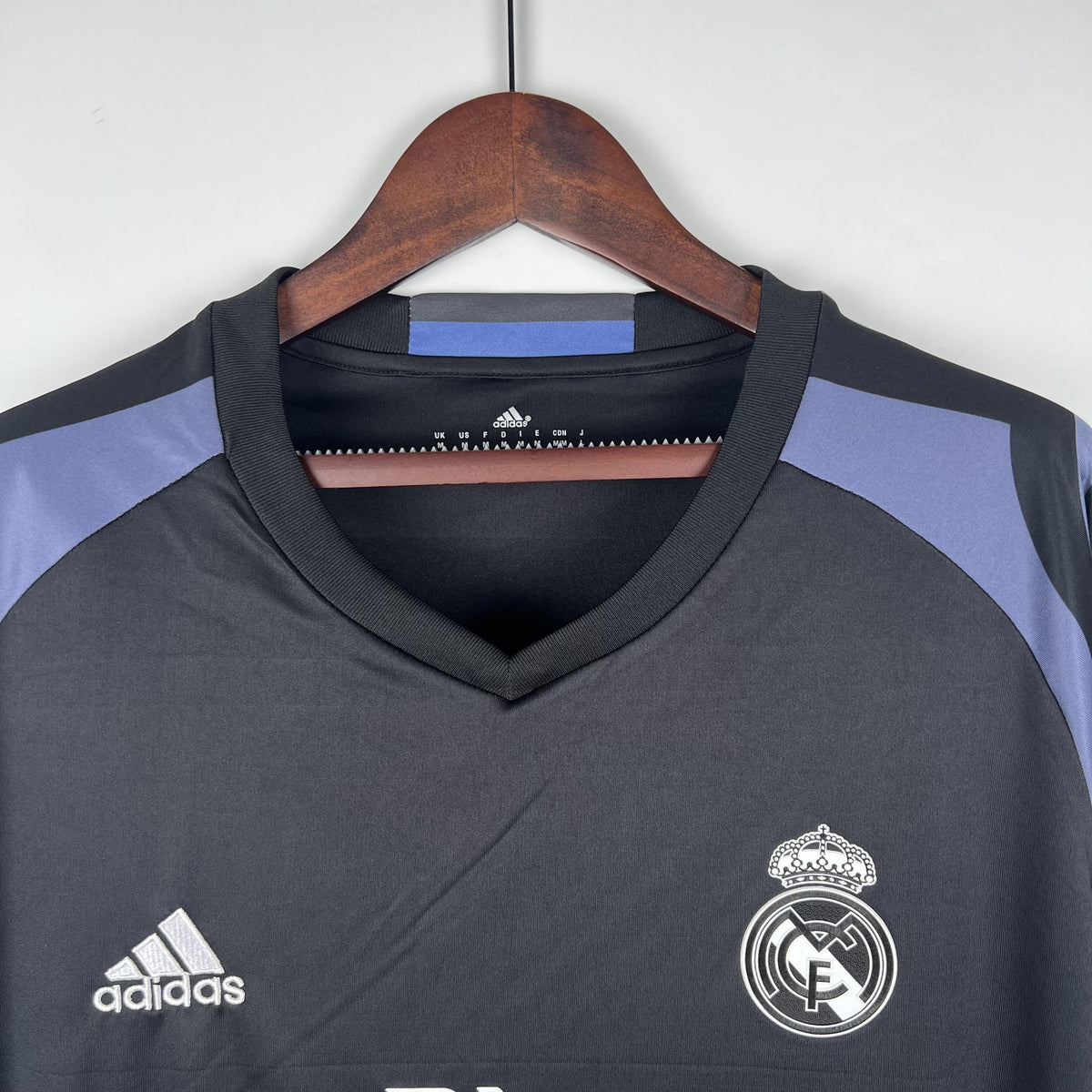 Camiseta retro de la tercera equipación del Real Madrid 2016/2017 - Manga larga