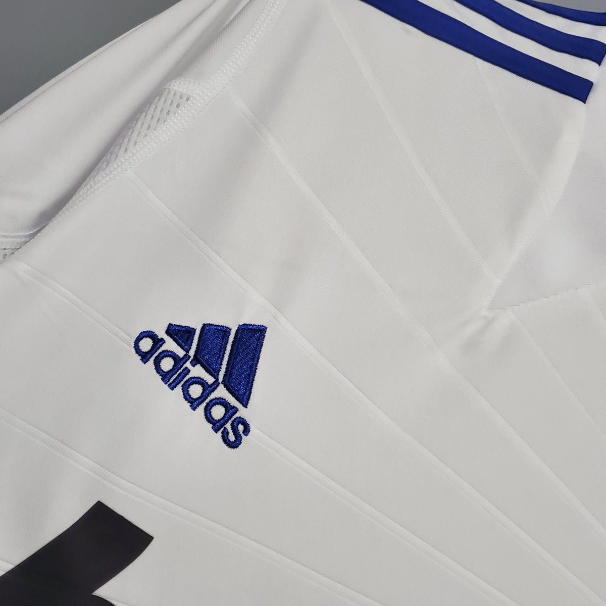 Camiseta Retro Real Madrid Primera 2010/2011