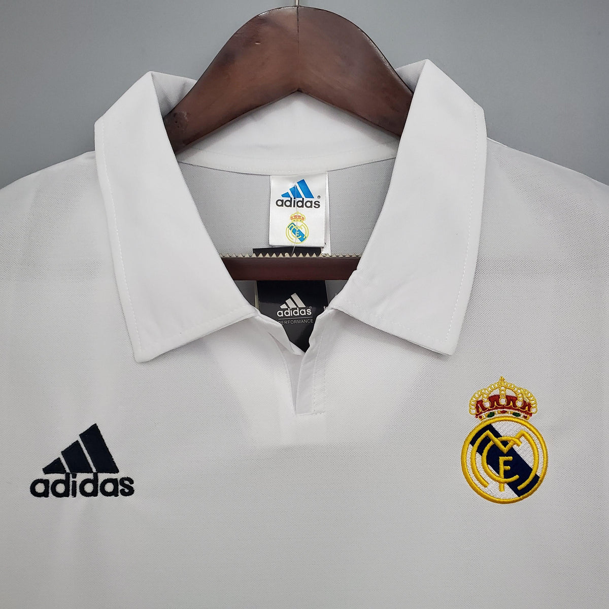 Camiseta retro de local de la Champions League del Real Madrid 2002/2003