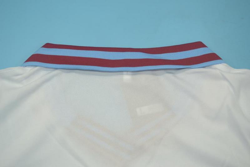 Camiseta retro de visitante del West Ham United 1980