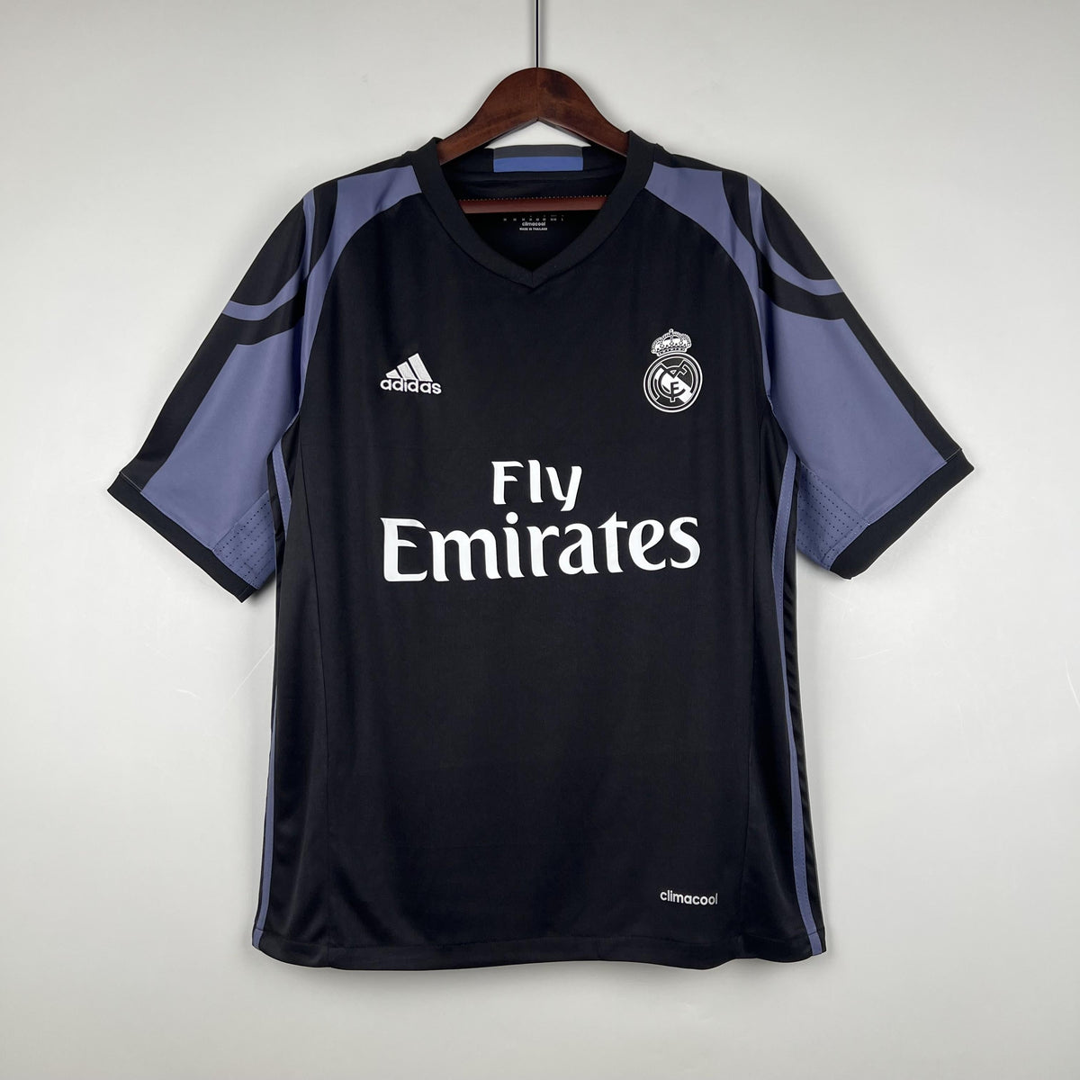 Camiseta retro de la tercera equipación del Real Madrid 2016/2017