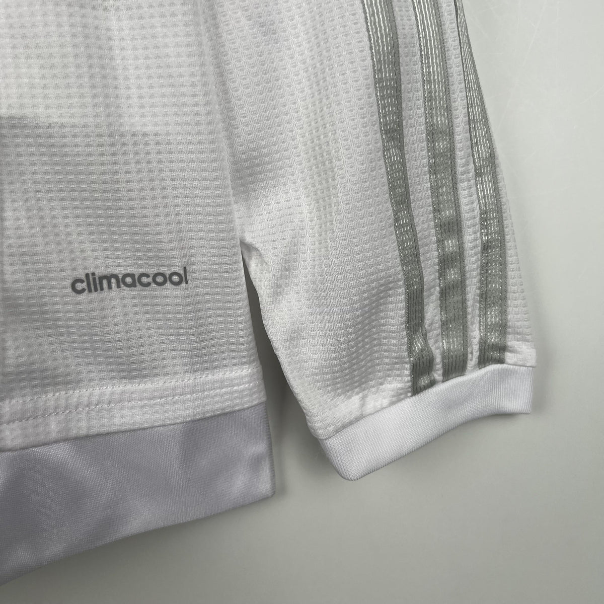 Camiseta retro local del Real Madrid 2015/2016 - Manga larga