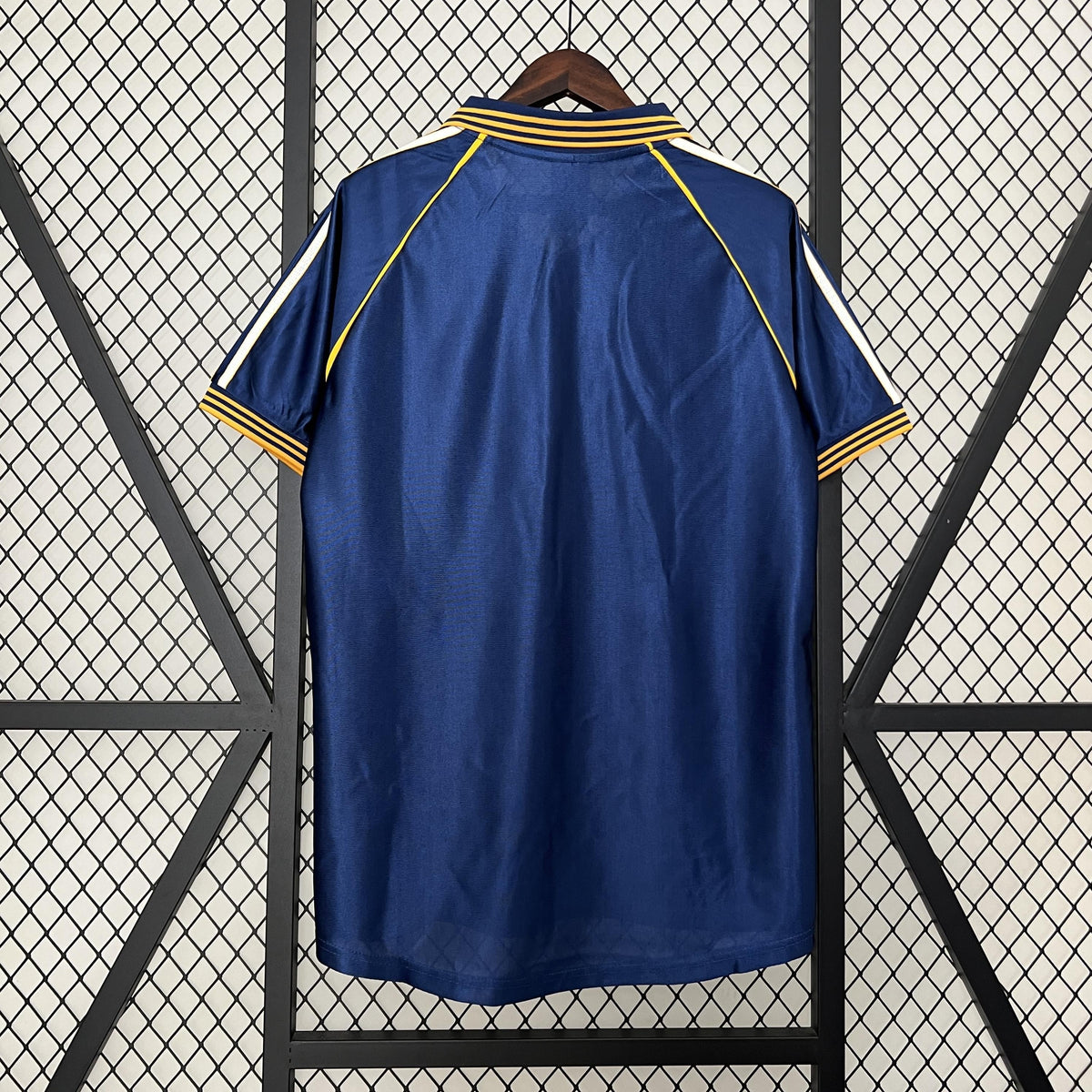 Camiseta retro de la tercera equipación del Real Madrid 1998/1999
