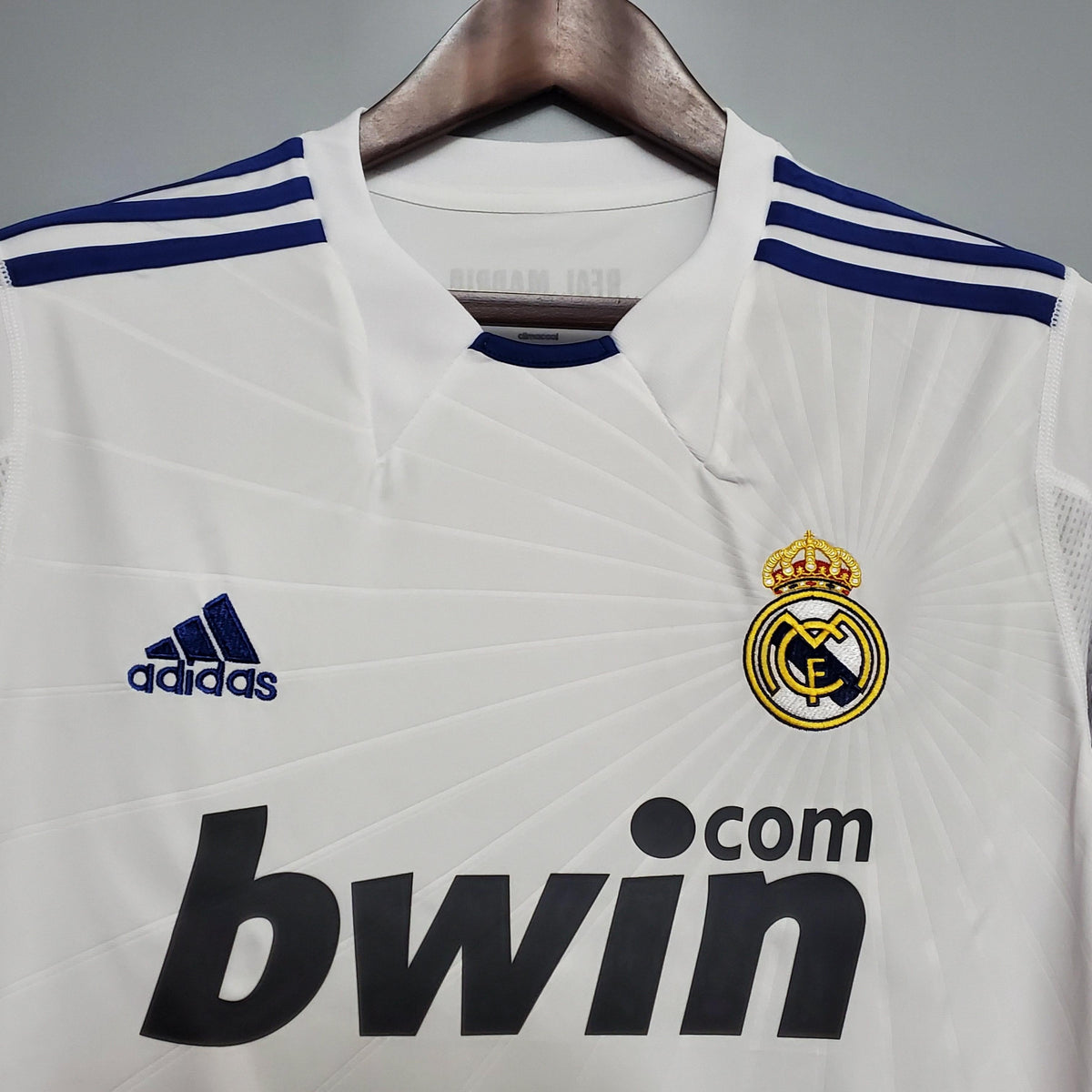 Camiseta Retro Real Madrid Primera 2010/2011