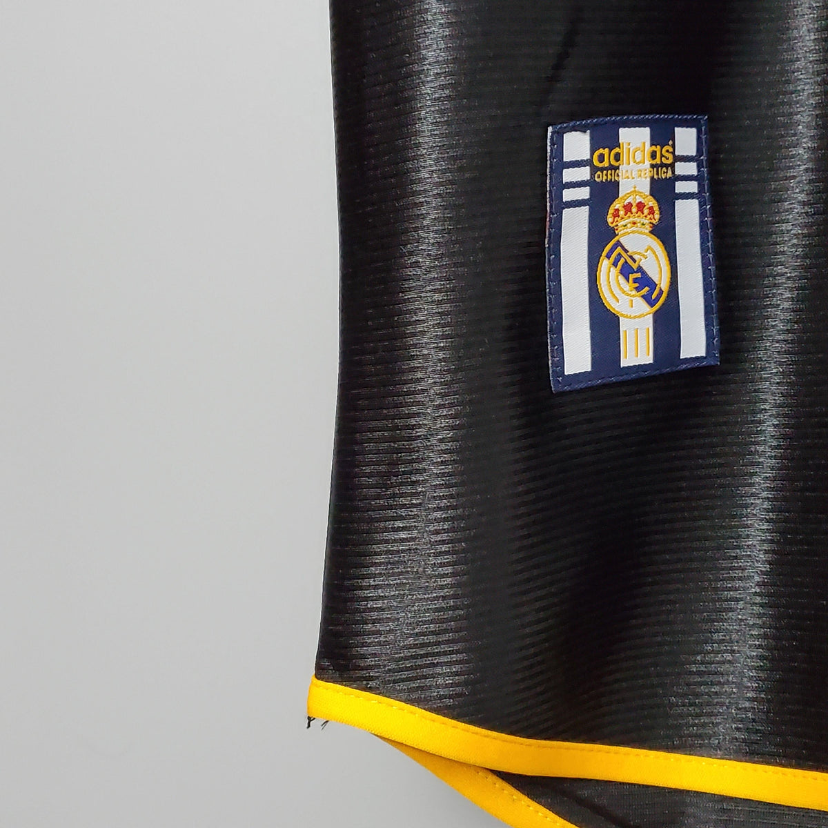 Camiseta retro de visitante del Real Madrid 1999/00