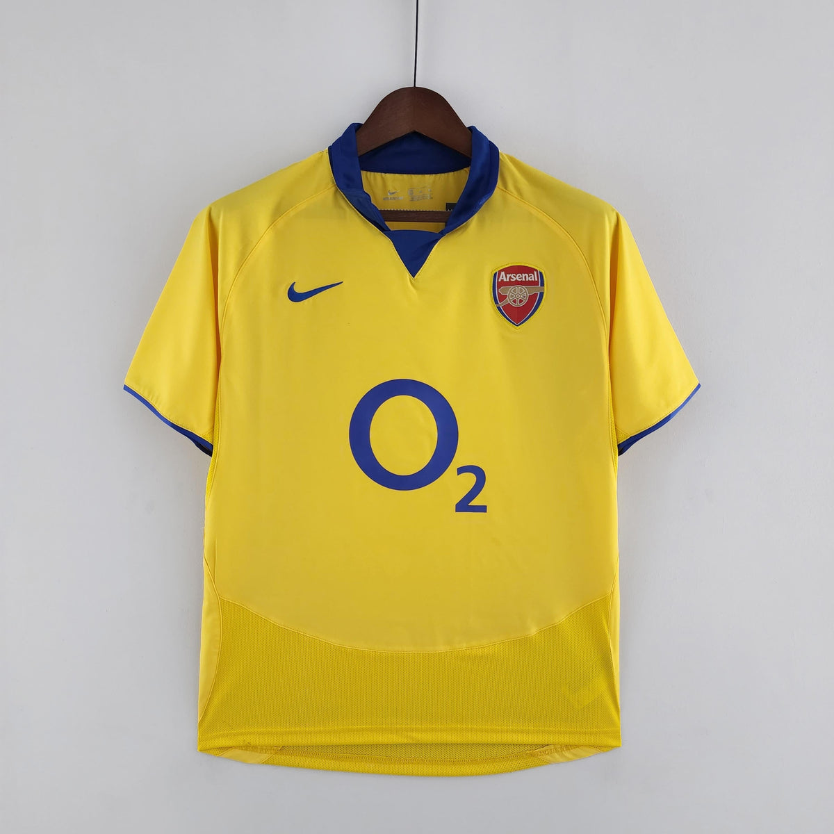 Camiseta retro de visitante del Arsenal 2003/05