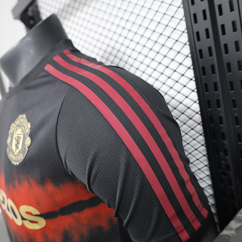 Camiseta negra de jugador del Manchester United 2025 