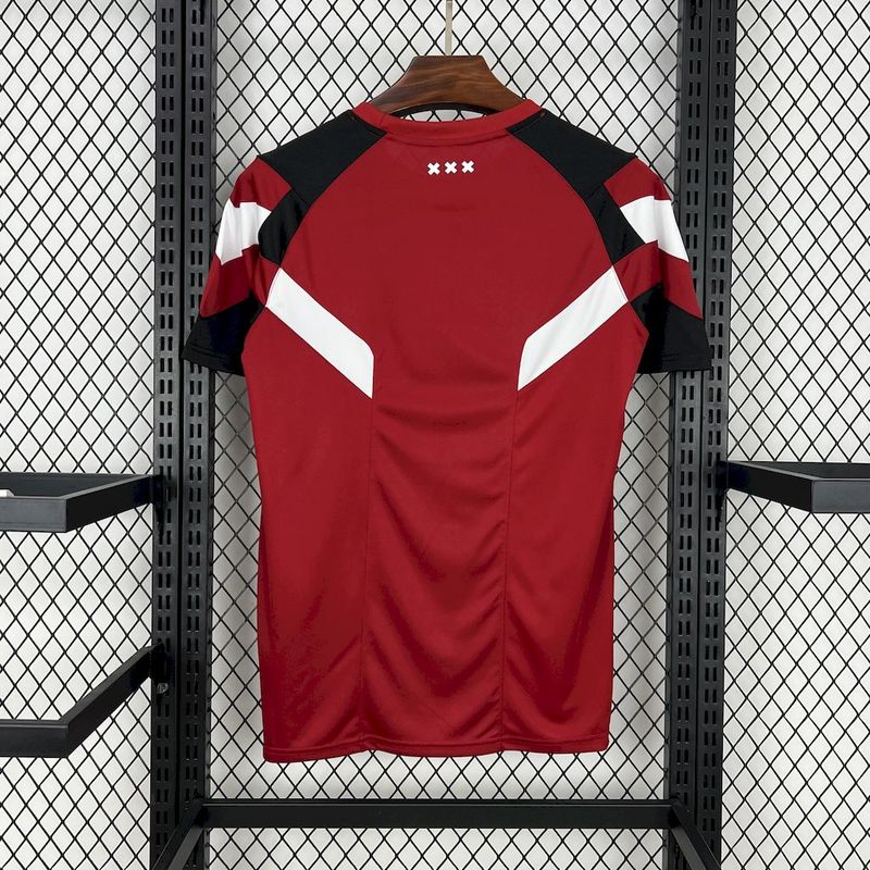 Camiseta roja de edición especial del Ajax 