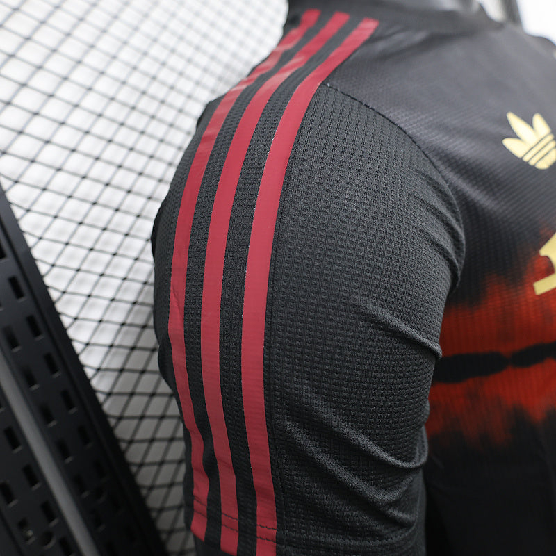 Camiseta negra de jugador del Manchester United 2025 