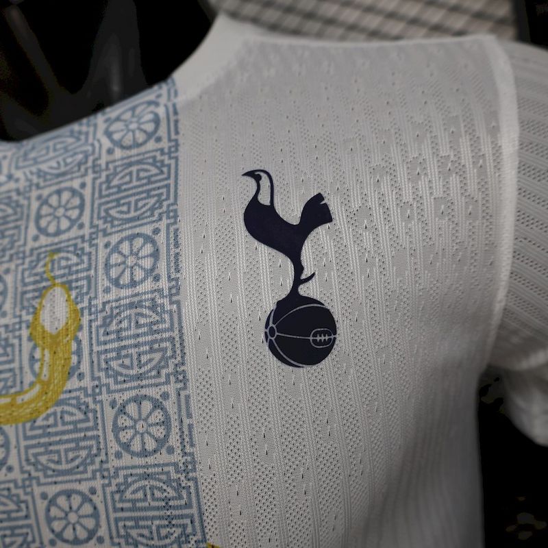 Camiseta de jugador del Tottenham Hotspur 2025 - Serpiente blanca y dorada