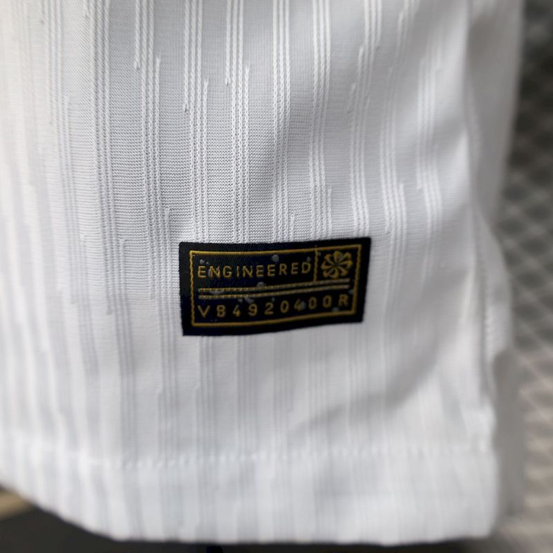 Camiseta de jugador del Tottenham Hotspur 2025 - Serpiente blanca y dorada
