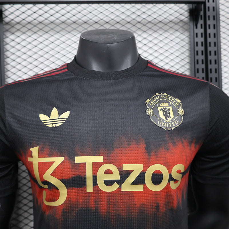 Camiseta negra de jugador del Manchester United 2025 