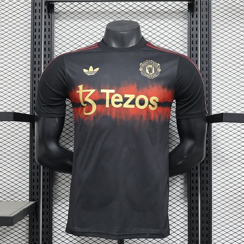 Camiseta negra de jugador del Manchester United 2025 