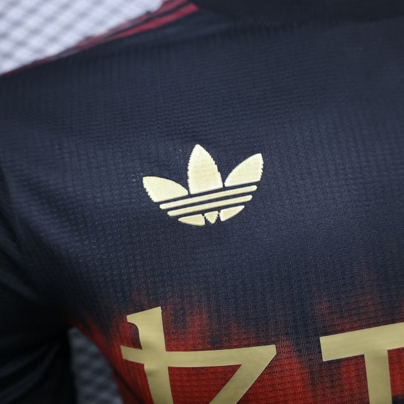 Camiseta negra de jugador del Manchester United 2025 