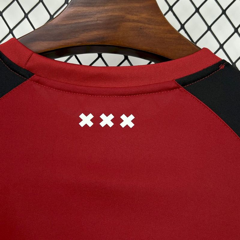 Camiseta roja de edición especial del Ajax 