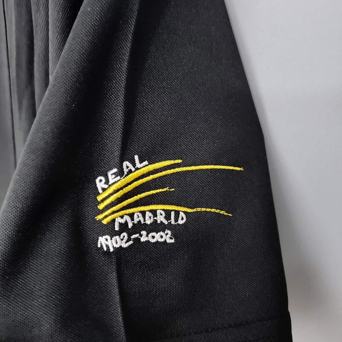 Camiseta retro de visitante del Real Madrid de la Champions League 2002/2003