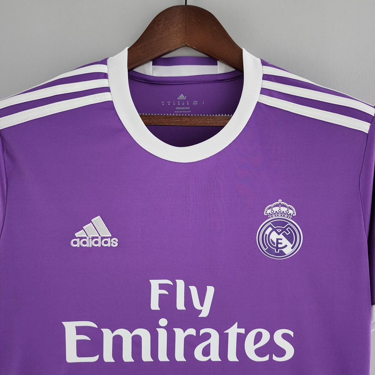 Camiseta retro de visitante del Real Madrid 2016/2017