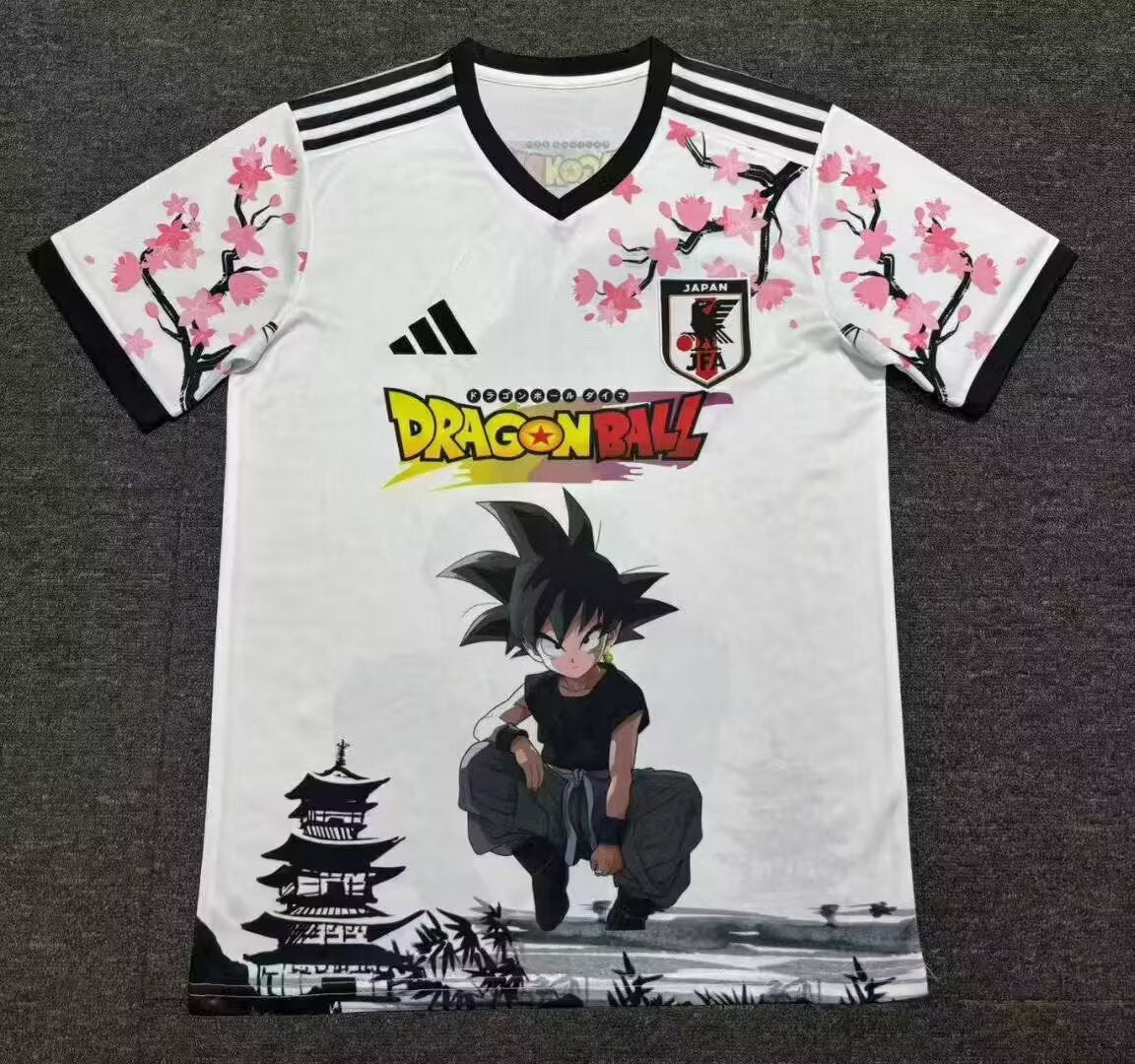 Camiseta de edición especial de Dragon Ball II de Japón 2025