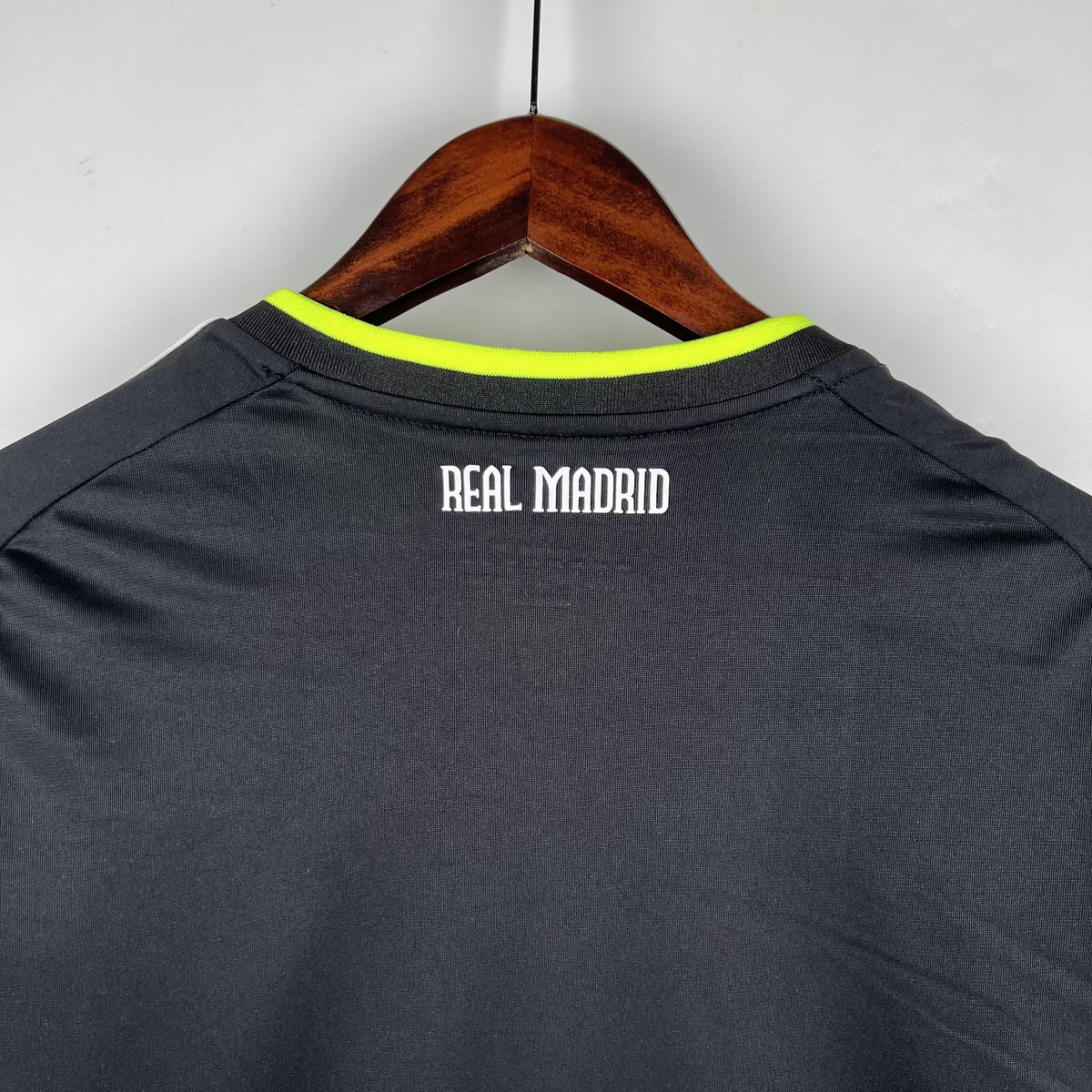 Camiseta retro de visitante del Real Madrid 2010/2011
