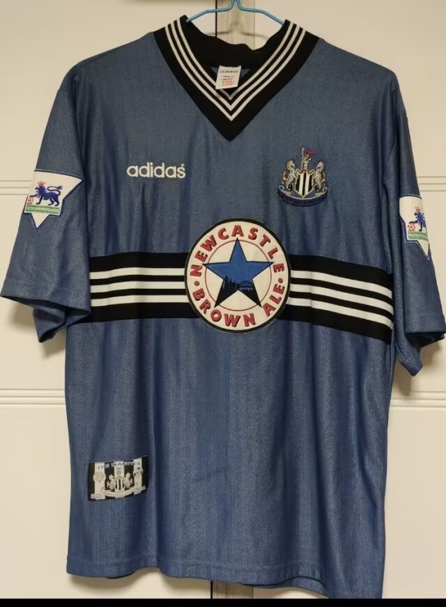Camiseta retro de visitante del Newcastle 1995/1996