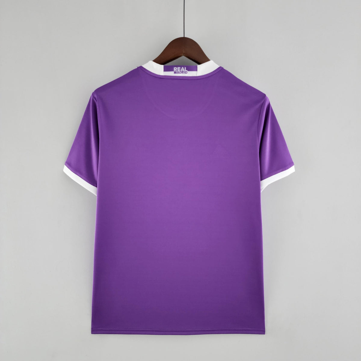 Camiseta retro de visitante del Real Madrid 2016/2017