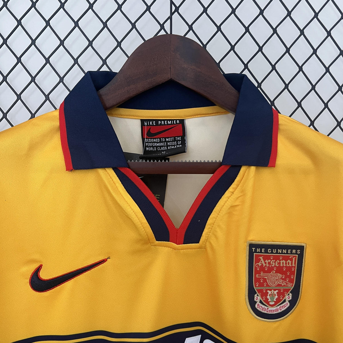 Camiseta retro visitante del Arsenal 1997/99