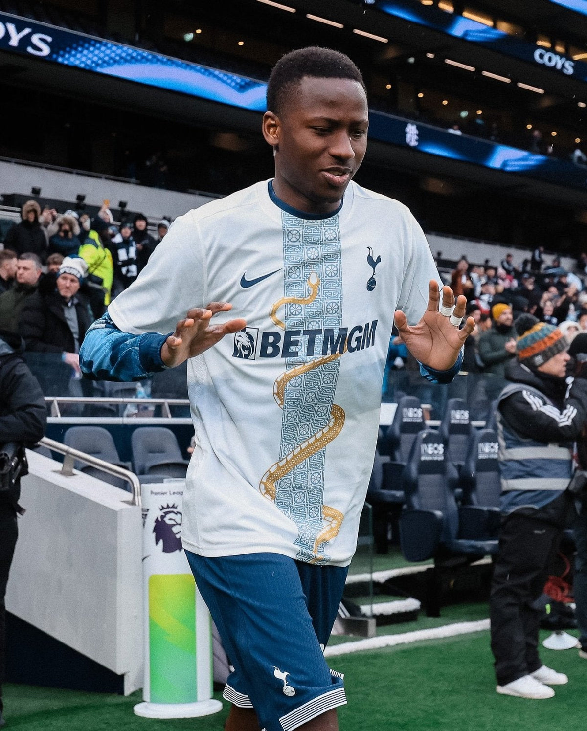 Camiseta de jugador del Tottenham Hotspur 2025 - Serpiente blanca y dorada