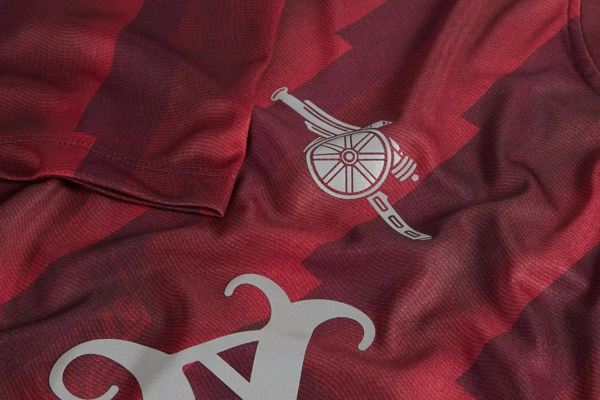 Camiseta del Arsenal x Aries Bolt