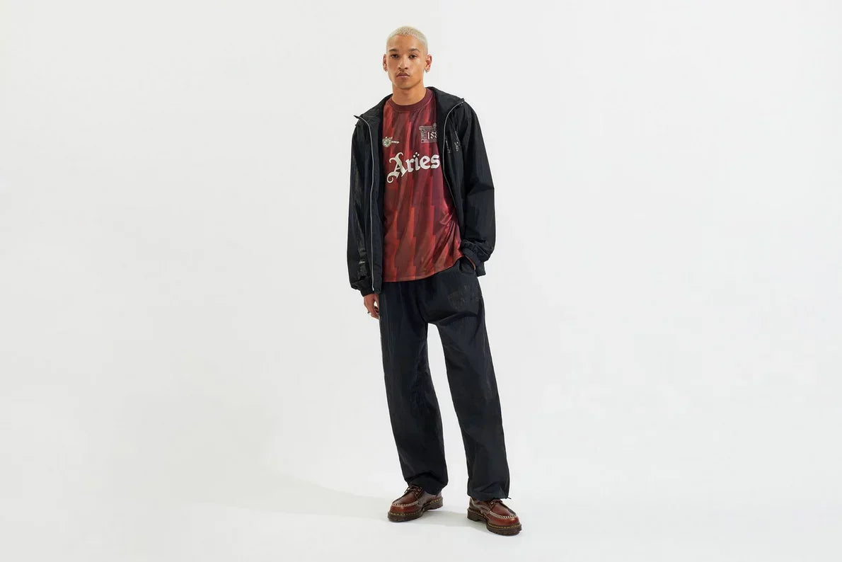 Camiseta del Arsenal x Aries Bolt