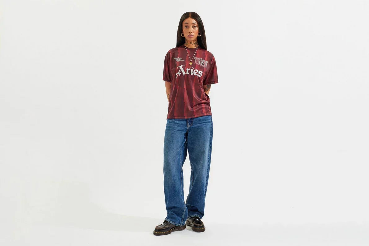 Camiseta del Arsenal x Aries Bolt
